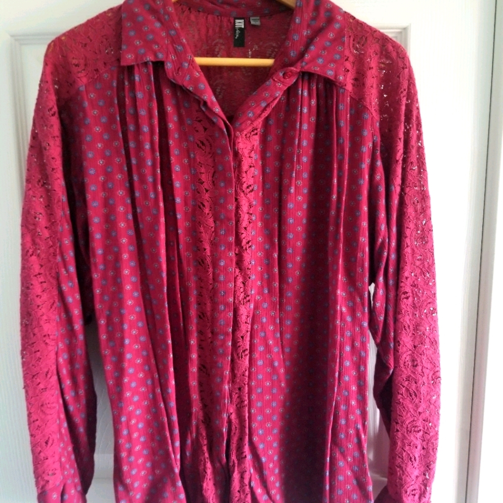 Kut from the Kloth Red Button Up Top